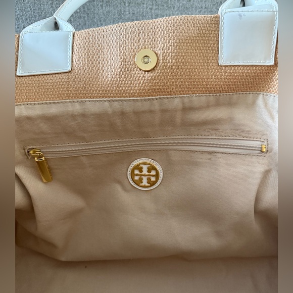 TORY BURCH Ella Tote Bag in White Patent Leather and Beige Raffia/Canvas Fabric - Picture 9 of 13